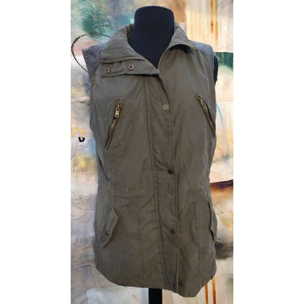 ROYALTY FOR ME Womens Vest SIZE L Sherpa Lined Army Green Polyester Nylon
